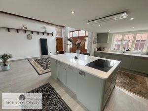 Open Plan Breakfast Kitchen- click for photo gallery